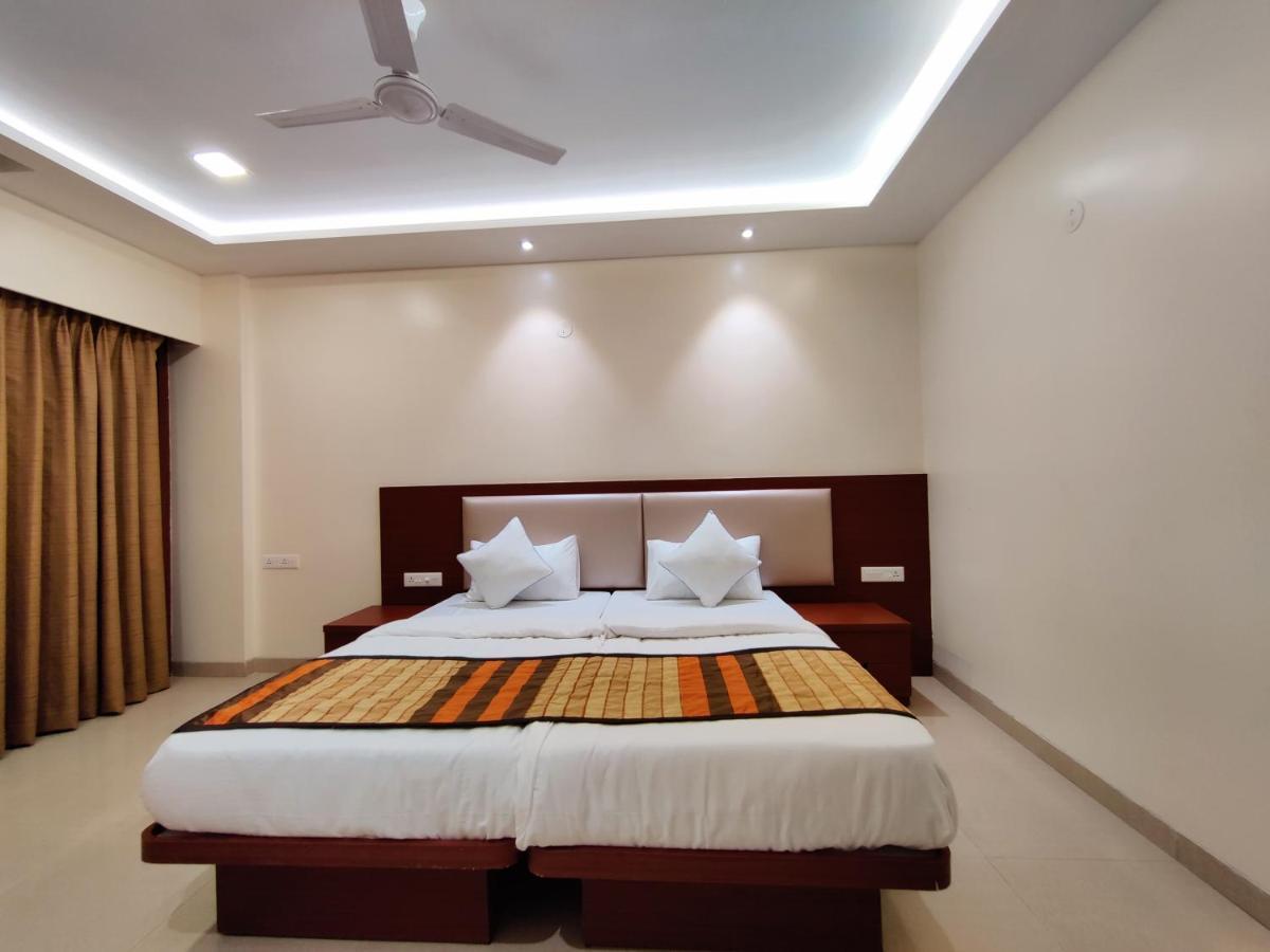 Serenity By Monarch, Baner Pune Méribel Village Exterior foto