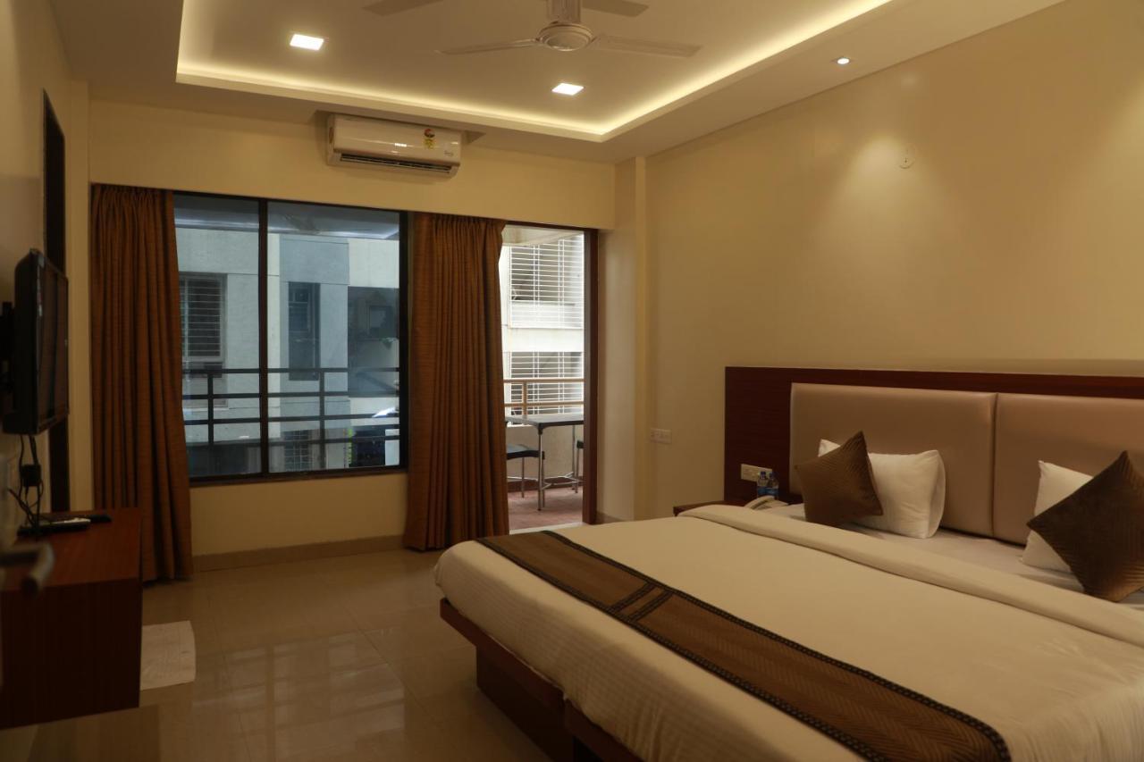 Serenity By Monarch, Baner Pune Méribel Village Exterior foto